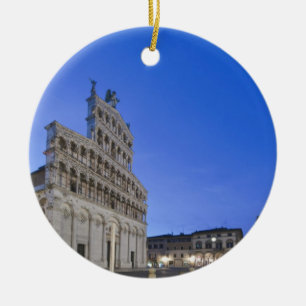 Toskana, Lucca, Piazza San Michele bei Morgendämm Keramikornament