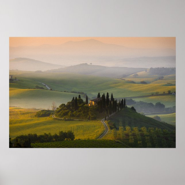 Toskanische Hügellandschaft bei Sonnenaufgang Poster (Vorne)