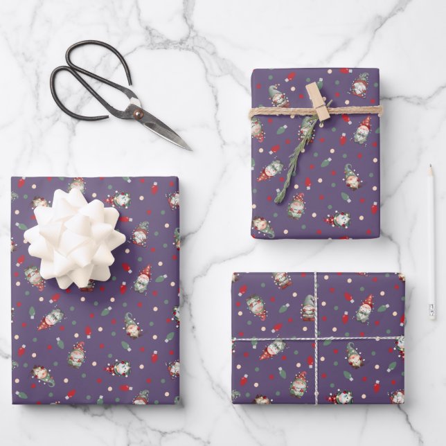 Tossed Gnomes Wrapped in Lights on Gray-Purple Geschenkpapier Set (Vorderseite)