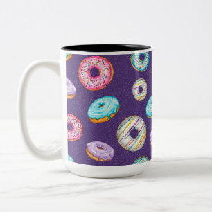 Tossed Watercolor Donuts auf dunklen Lila Zweifarbige Tasse