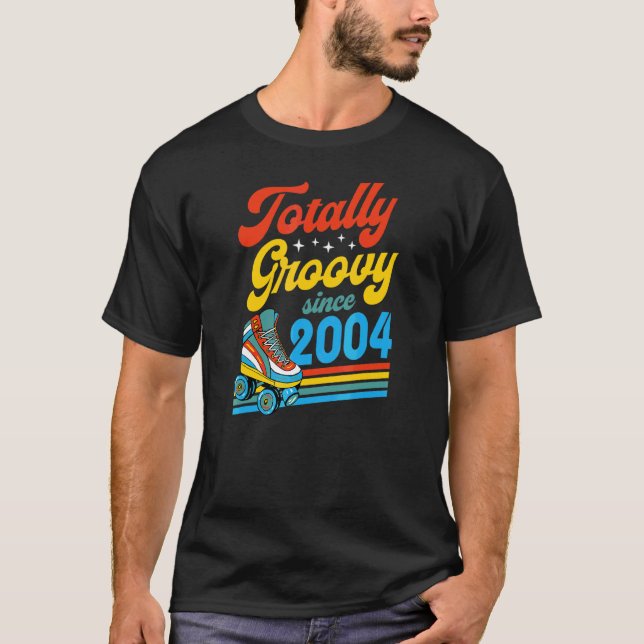 Totally Groovy Seit 2004 Retro Roller Skate Birth T-Shirt (Vorderseite)