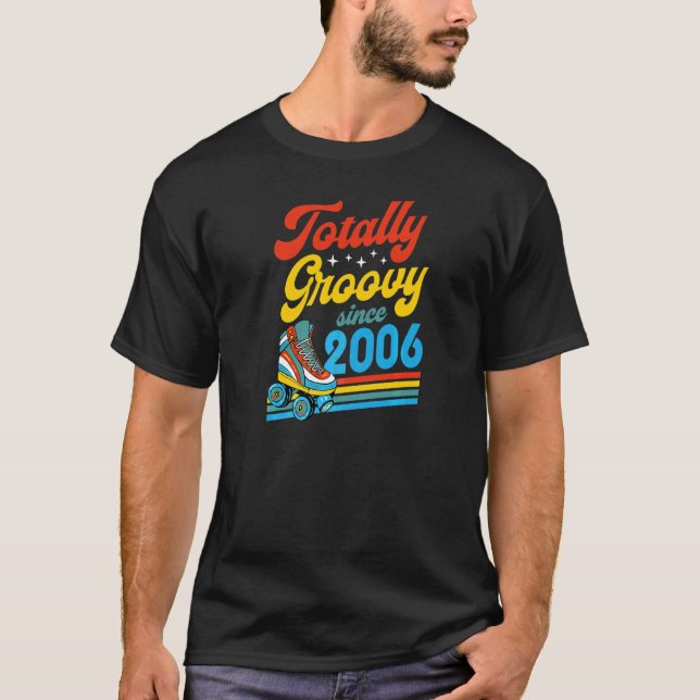 Totally Groovy Seit 2006 Retro Roller Skate Birth T-Shirt (Vorderseite)