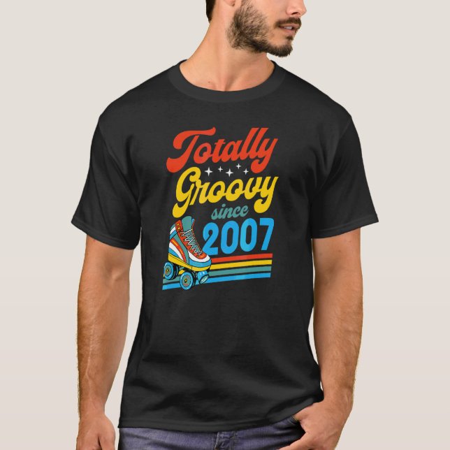 Totally Groovy Seit 2007 Retro Roller Skate Birth T-Shirt (Vorderseite)