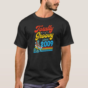 Totally Groovy Seit 2009 Retro Roller Skate Birth T-Shirt