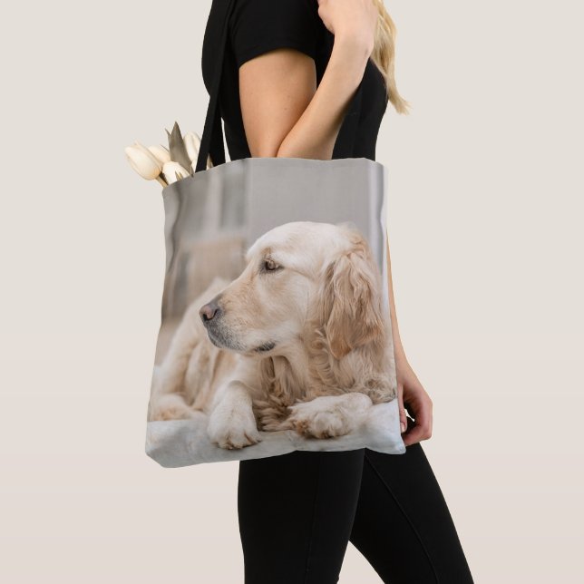 Totbeutel mit Golden Retriever (Von Nahem)