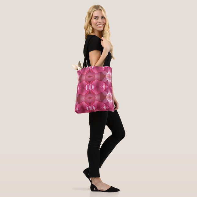 Totbeutel Pink Lotus Abstrakt (Am Model)