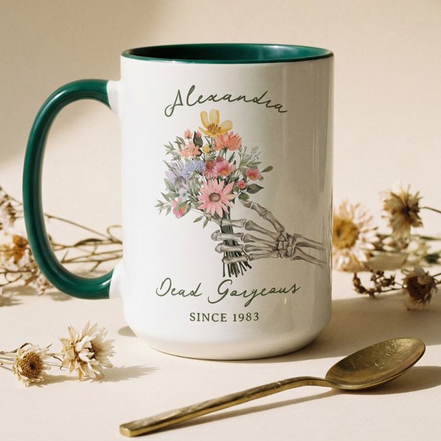 Tote Gorgeous Name Jahr Gothic Skelett Wildblume Tasse (Dead Gorgeous Name Year Gothic Skeleton Wildflower Mug)