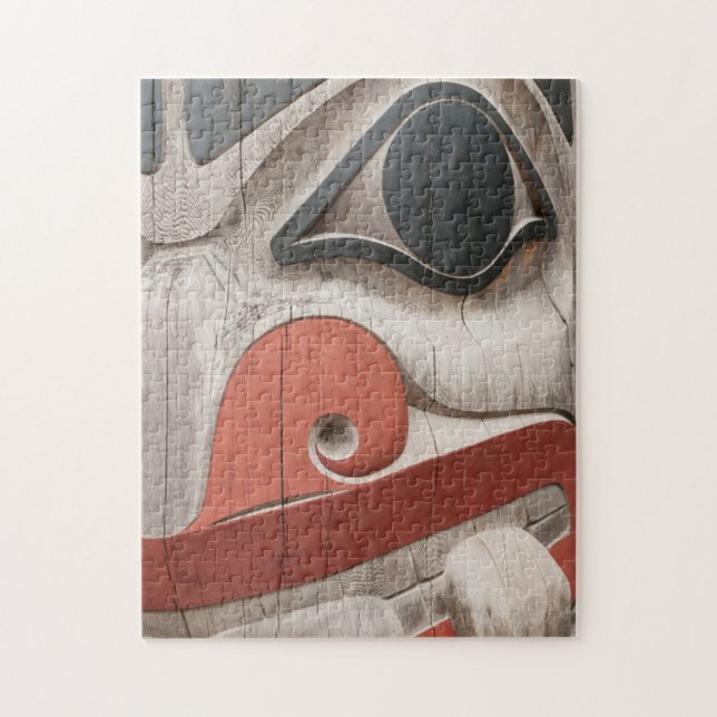 Totem-Stöcke im Haida-Kulturzentrum-Museum Puzzle (Vertikal)