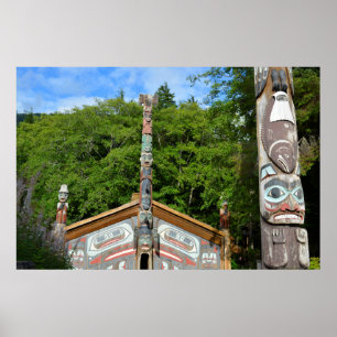 Totem und Hütte, Alaska Poster