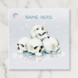 Totenköpfe im Schnee. Personalisiert Geschenkanhänger