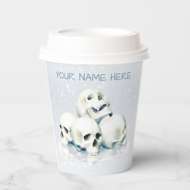 Totenköpfe im Schnee. Personalisiert Pappbecher (Vorderseite)