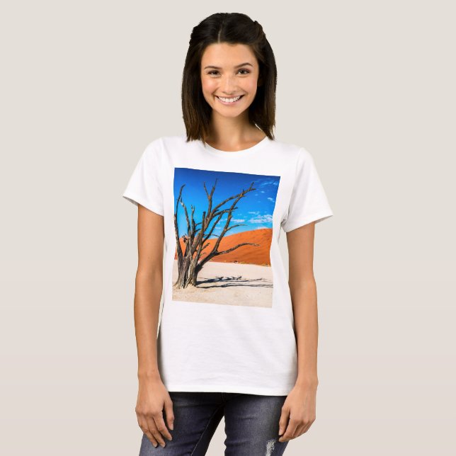 Toter Baum in Deadvlei, Namibia T-Shirt (Vorne ganz)