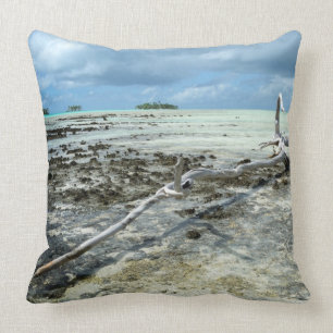 Totes Holz im pazifischen Wurfskissen Kissen