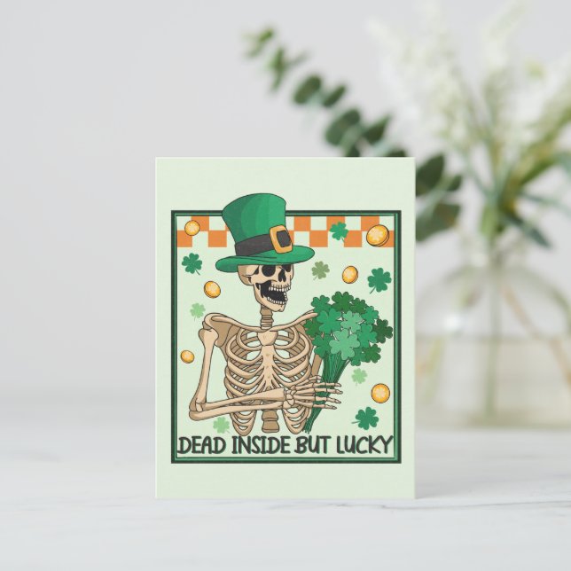 Totes Inside aber Lucky St Patricks Postkarte (Stehend Vorderseite)