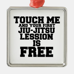 TOUCH ME UND IHRE ERSTE JIU-JITSU LESSION IST KOST ORNAMENT AUS METALL