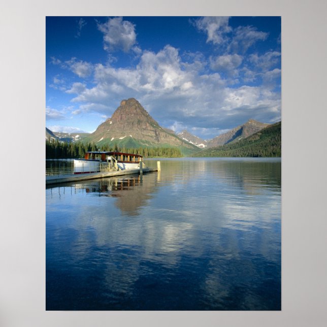 Tour Boat Docked at Two Medicine Lake in Glacier Poster (Vorne)