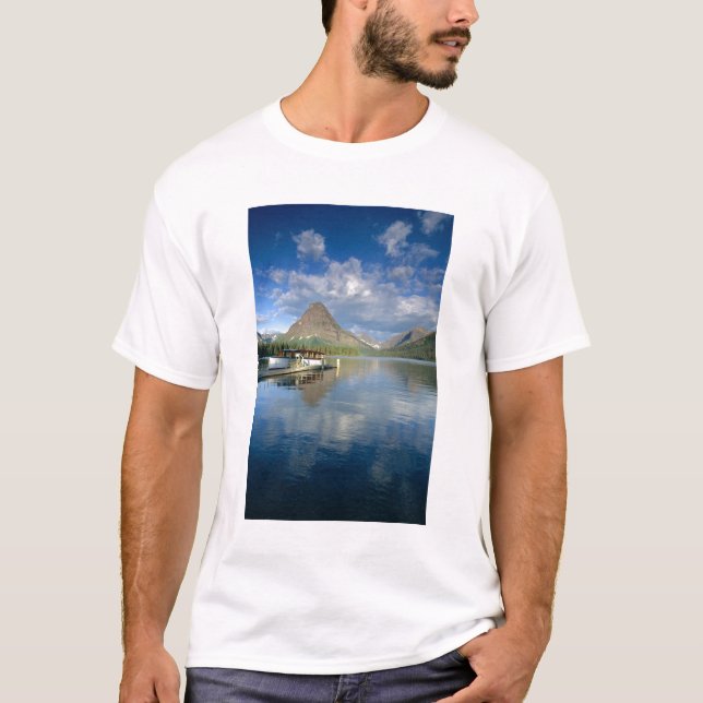 Tour Boat Docked at Two Medicine Lake in Glacier T-Shirt (Vorderseite)