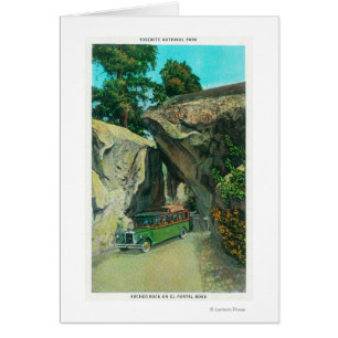 Tour Bus unter dem Arch Rock auf der El Portal Roa