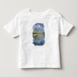 Tourboot am Two Medicine Lake im Glacier angedockt Kleinkind T-shirt