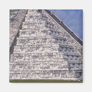 Touristen steigen Treppen von El Castillo, Stein Magnet