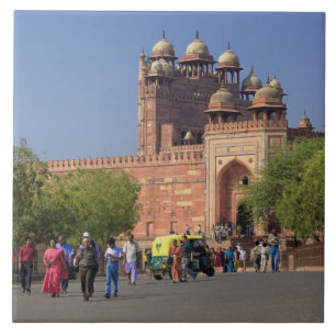 Touristen vor Fatehpur Sikri, in der Fliese
