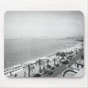 Touristenkomplex Blick auf das Meer B&W Mousepad