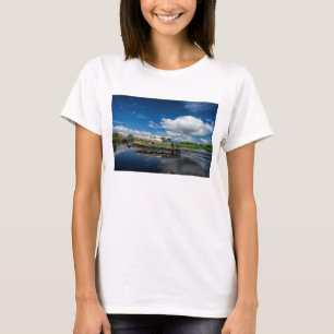 Touristisches Boots-Reflexion T-Shirt