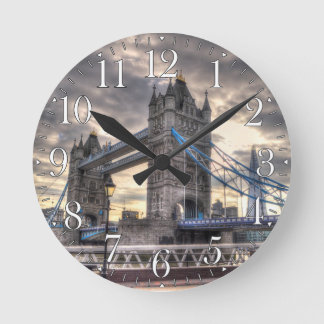 Tower Bridge & The Shard, London, England Runde Wanduhr