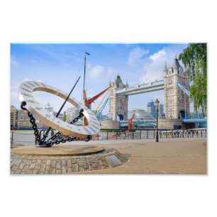 Tower Bridge und Sun Dial, London UK Print Fotodruck