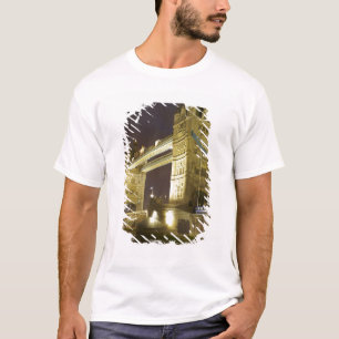 Tower Bridge und Themse in der Dämmerung, London, T-Shirt