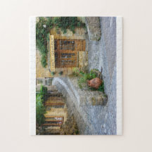 Townscape mit Geschäft in Dordogne, Frankreich