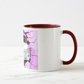 Trabant-Auto und rosa/lila Berliner Mauer Tasse