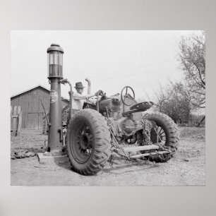 Tractor betanken, 1940. Altes Foto Poster