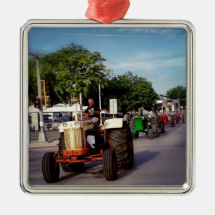 Tractor Parade in Washington, Iowa Ornament Aus Metall