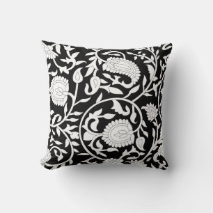 Traditional indian paisley pattern on black and wh kissen