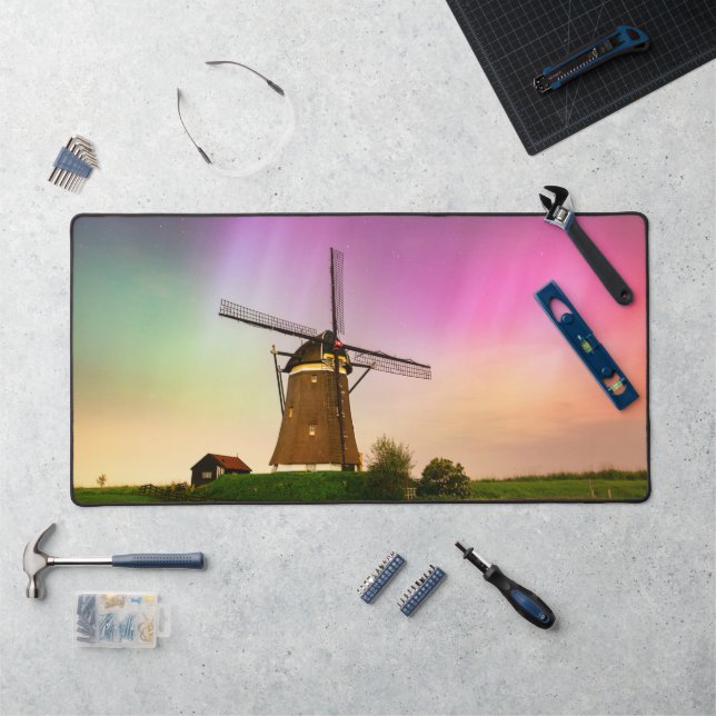 Traditional windmill under the Northern Lights Schreibtischunterlage (Arbeitsplatz)