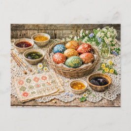 Traditionell gefärbte Ostereier mit natürlichem Fa Postkarte