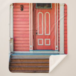 Traditionell rote Holztür und -porchdoor, Sherpadecke