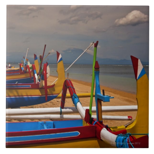 Traditionelle Balanese Fischerboote auf Strand Fliese (Vorderseite)
