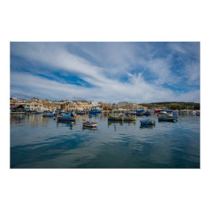 Traditionelle bunte Fischerboote im Hafen Poster