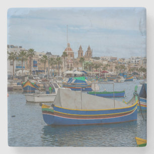 Traditionelle bunte Fischerboote in Malta Steinuntersetzer