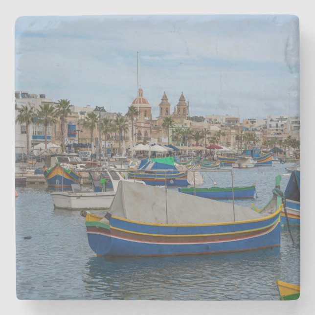 Traditionelle bunte Fischerboote in Malta Steinuntersetzer (Vorderseite)