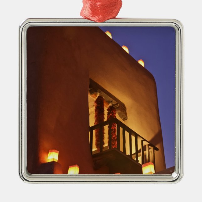 Traditionelle Farolitos beleuchten Lehmstrukturen Ornament Aus Metall (Vorne)