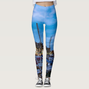 Traditionelle Fischerstadt Nachtszene Leggings