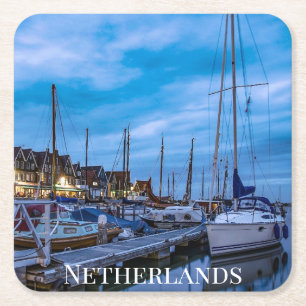 Traditionelle Fischerstadt Nachtszene. Rechteckiger Pappuntersetzer