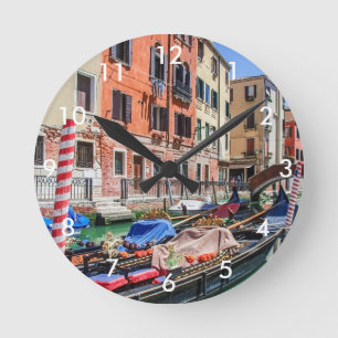 Traditionelle Gondel in Venedig Runde Wanduhr