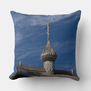 Traditionelle hölzerne russisch-orthodoxe Kirche Kissen