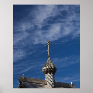 Traditionelle hölzerne russisch-orthodoxe Kirche Poster