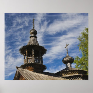 Traditionelle hölzerne russisch-orthodoxe Kirche Poster