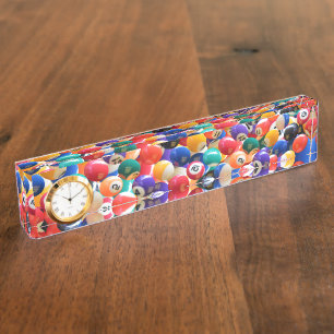 Traditionelle Nachtballfarben, Namensschild-Uhr Namensplakette